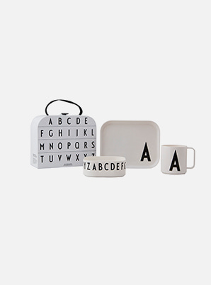 [MD &amp;P!CK] DESIGN LETTERS Classics in a Suitcase